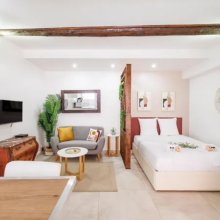 Appartement Cosy Au Coeur Des Remparts/vieil Antibes